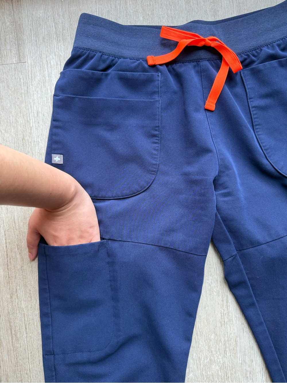 Figs Catarina Scrub Top XS and Limited Edition Nepal Scrub Pants XSP, Navy - Picture 10 of 16